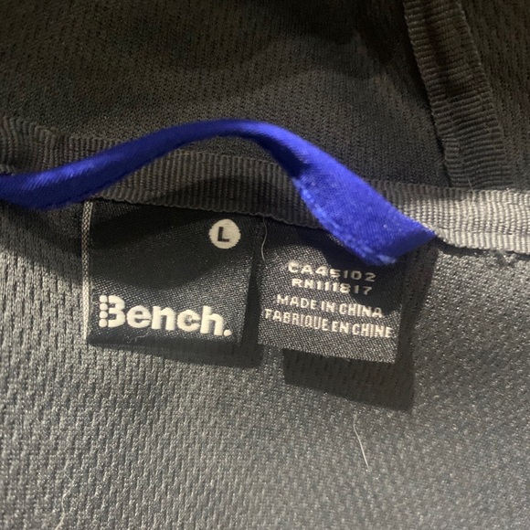 Like new!  Men’s Bench Rain Jacket - Picture 5 of 7